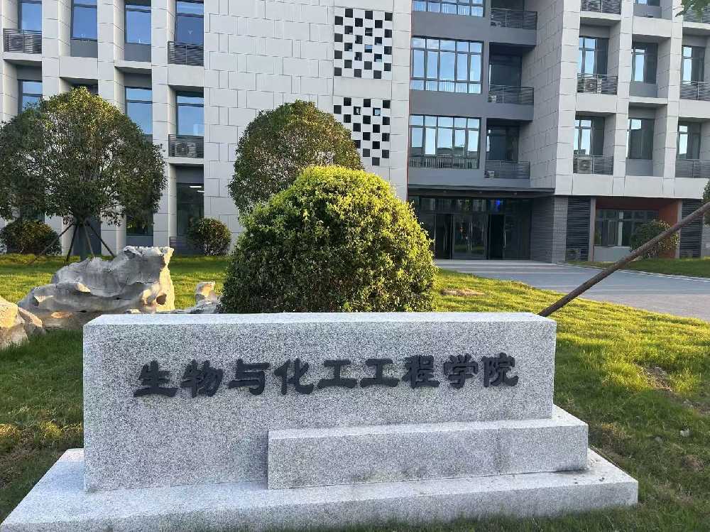 乐昌市扬州职业大学体育场高杆灯项目